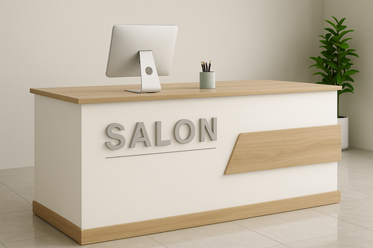 Bancone reception minimal – Bianco con dettagli rovere